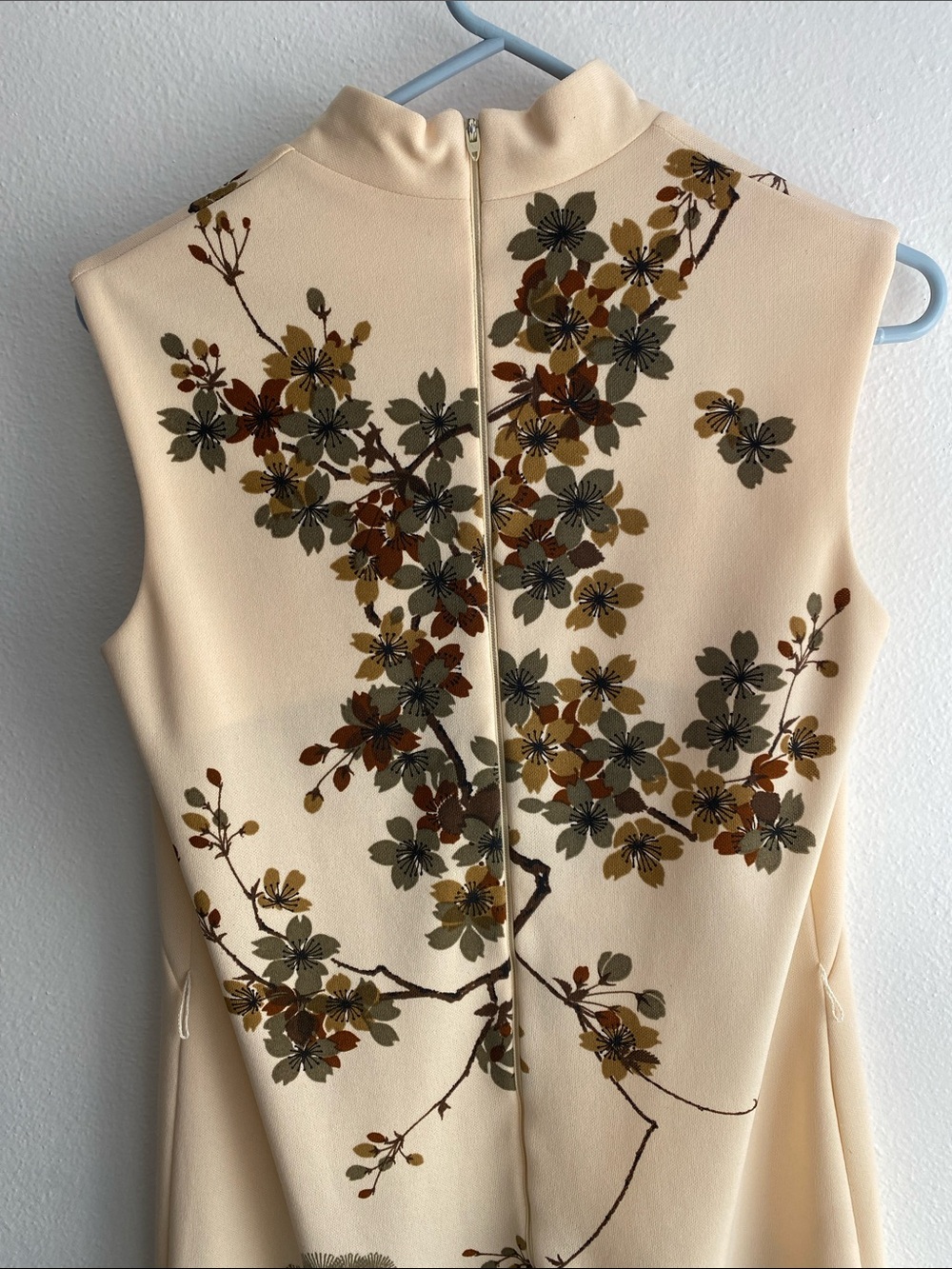 Vintage Cream Japanese Floral & Scenic V-Neck Shift Dress - Picture 4 of 8